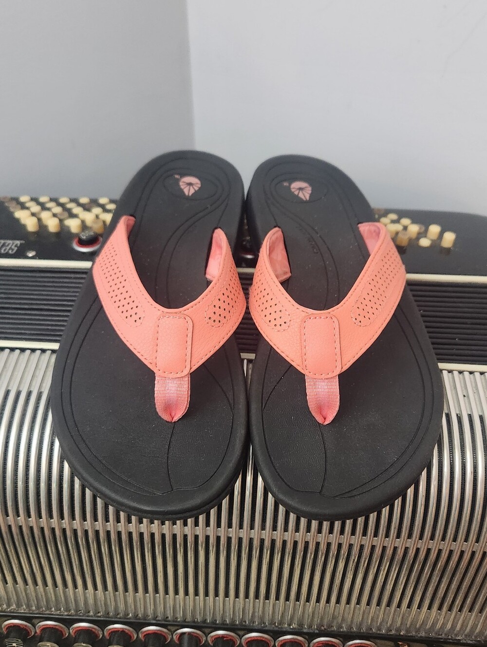 NWOT- O'RAGEOUS PINK/CORAL ARCH SUPPORT THONG FLIP FLOP SANDALS SZ 7